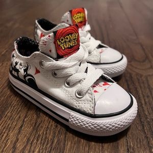 CONVERSE Looney Tunes Pepe Le Pew US 5 sneakers